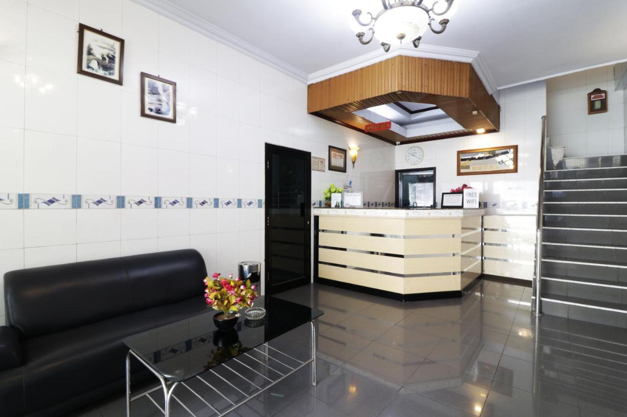 Mutiara Sari Hotel 마카사르 외부 사진